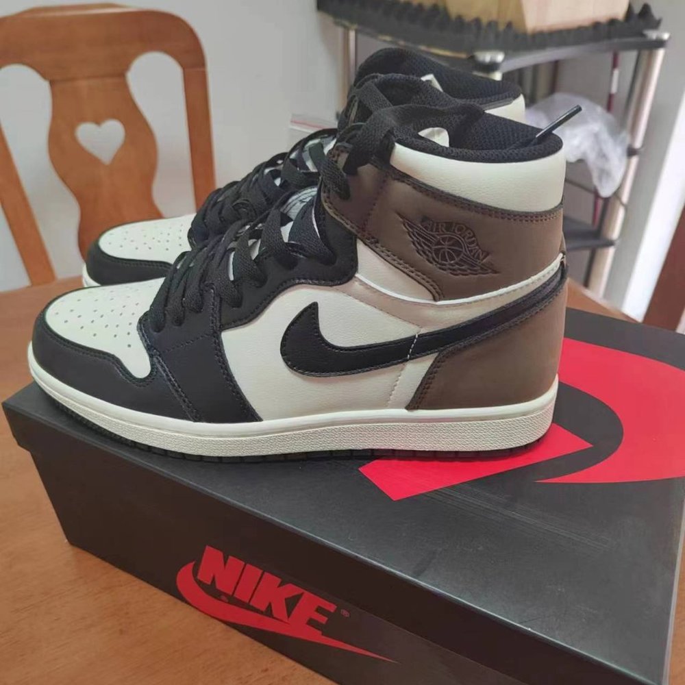 Air Jordan 1 Retro High Dark mocha